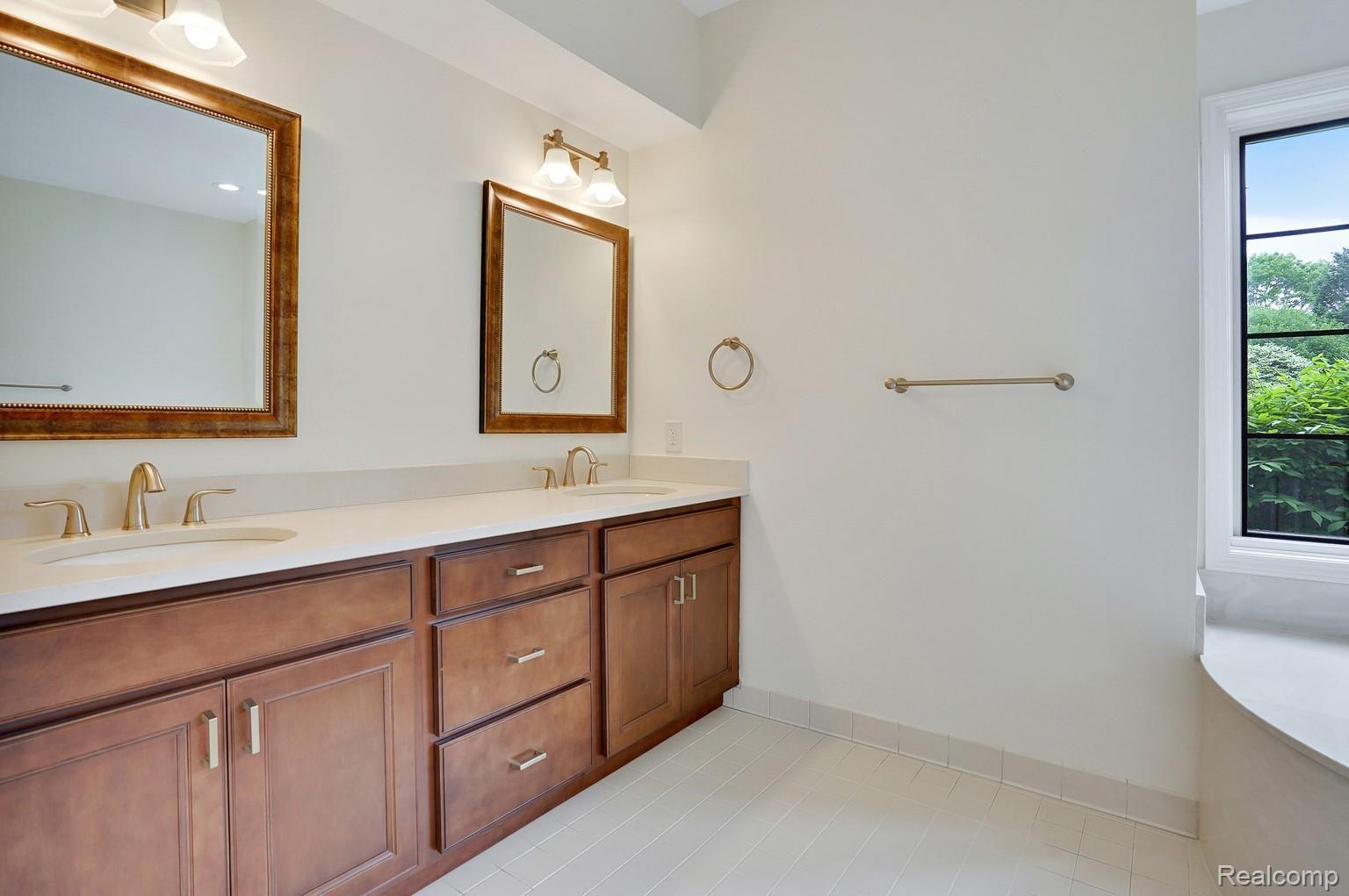 1023 Stony Pointe Boulevard Rochester, MI 48307 - Photo 20 of 43 Updated Master bath
