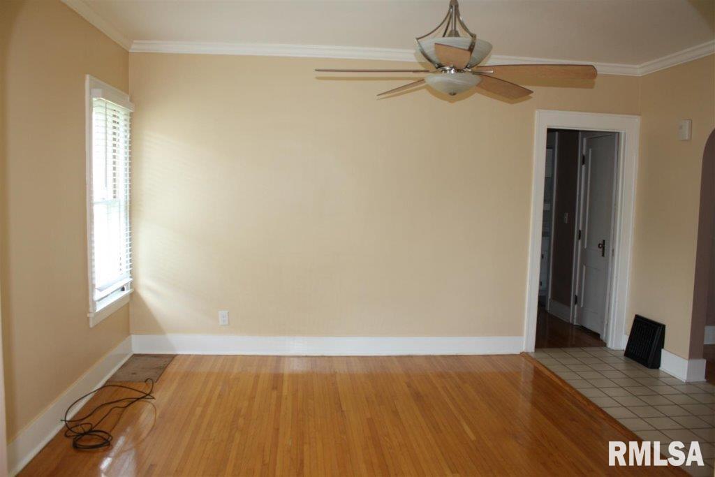 2546 Middle Road Davenport, IA 52803 - Photo 2 of 10 Gallery Image 2