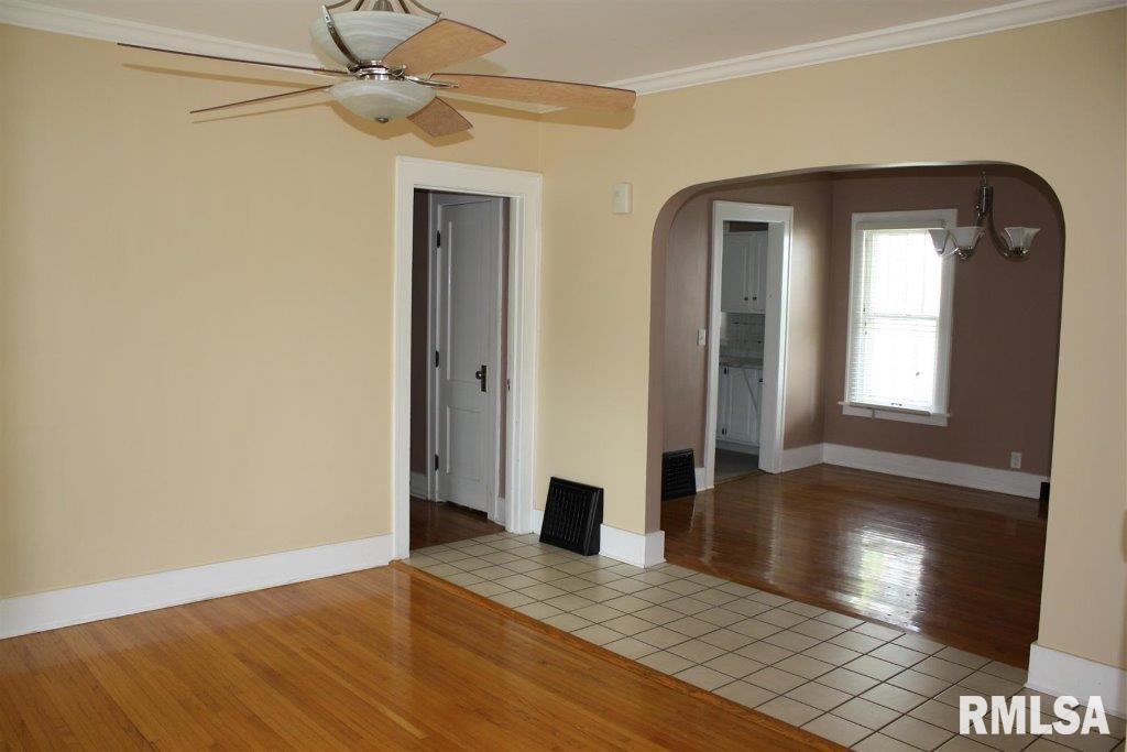 2546 Middle Road Davenport, IA 52803 - Photo 3 of 10 Gallery Image 3