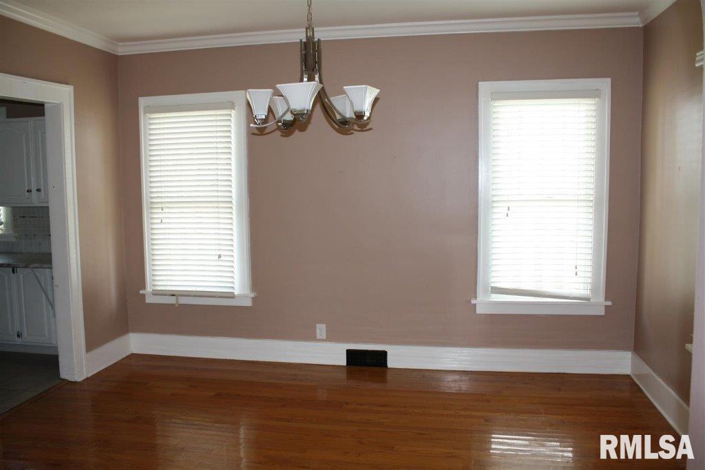 2546 Middle Road Davenport, IA 52803 - Photo 4 of 10 Gallery Image 4
