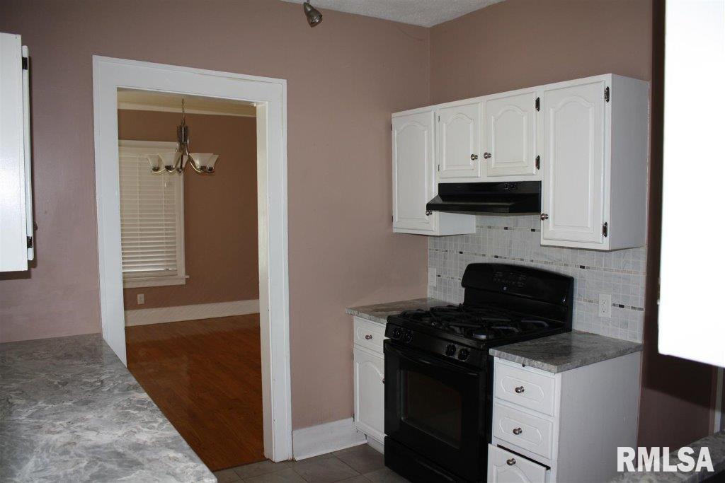 2546 Middle Road Davenport, IA 52803 - Photo 6 of 10 Gallery Image 6