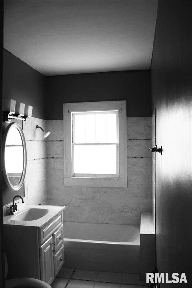 2546 Middle Road Davenport, IA 52803 - Photo 7 of 10 Gallery Image 7