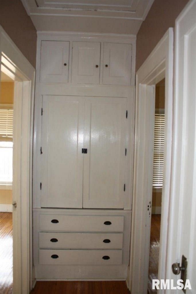 2546 Middle Road Davenport, IA 52803 - Photo 8 of 10 Gallery Image 8