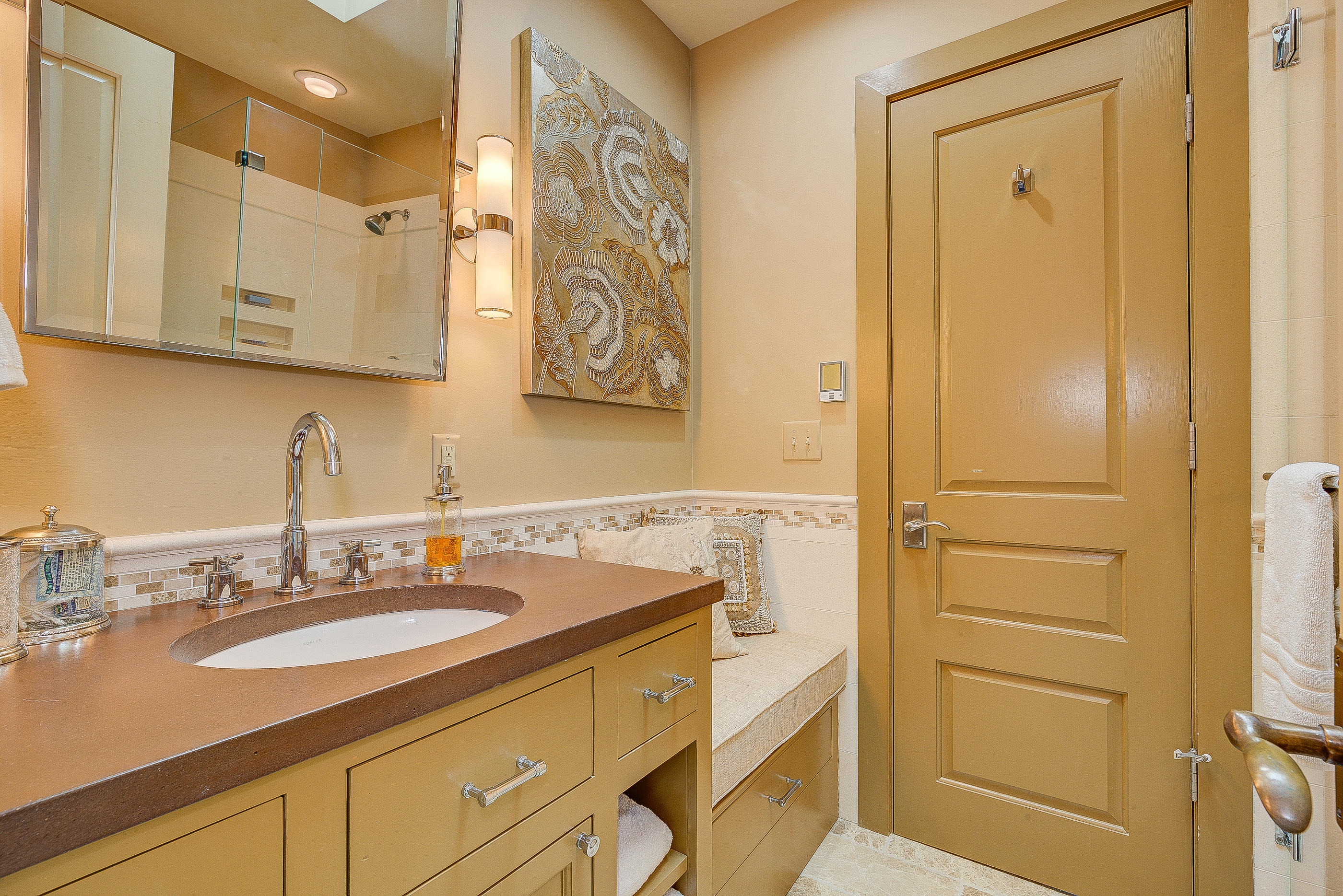 6975 Stoney Point Road Roanoke, VA 24018 - Photo 30 of 62 30.Upper Bathroom