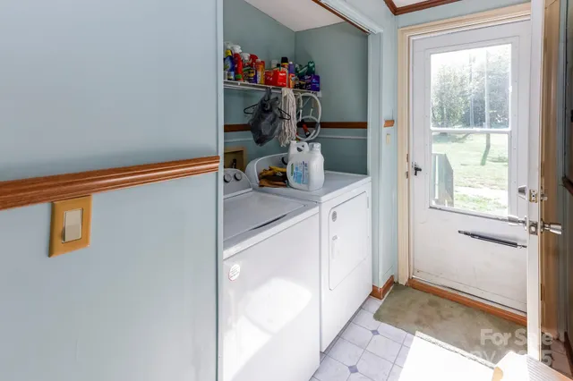 a view of utility room