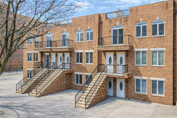 $839,000 | 8405 19th Avenue, Unit 2B | Van Pelt Manor