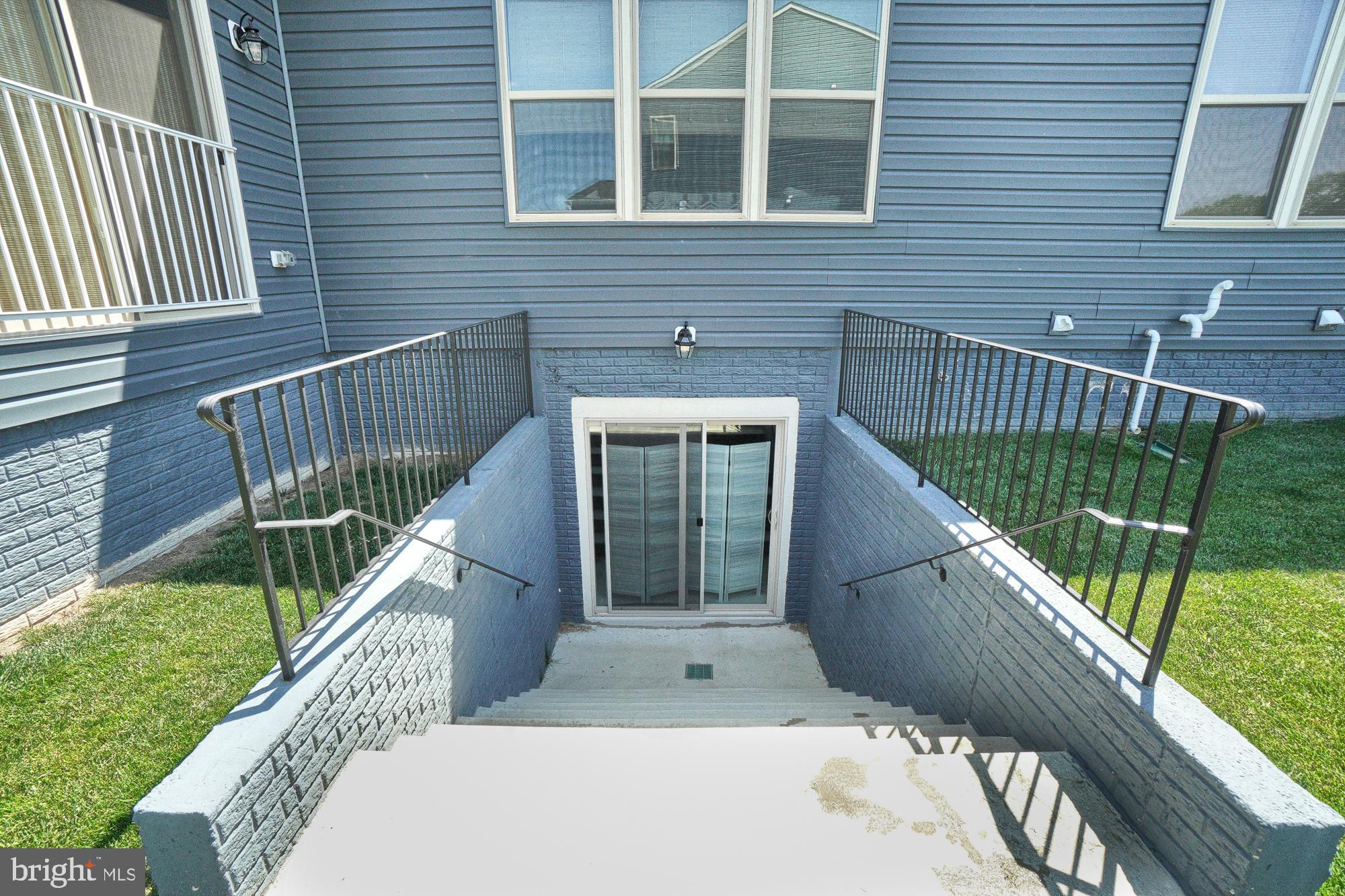 17096 Oxley Farm Road Poolesville, MD 20837 - Photo 11 of 88 Double door walk-up