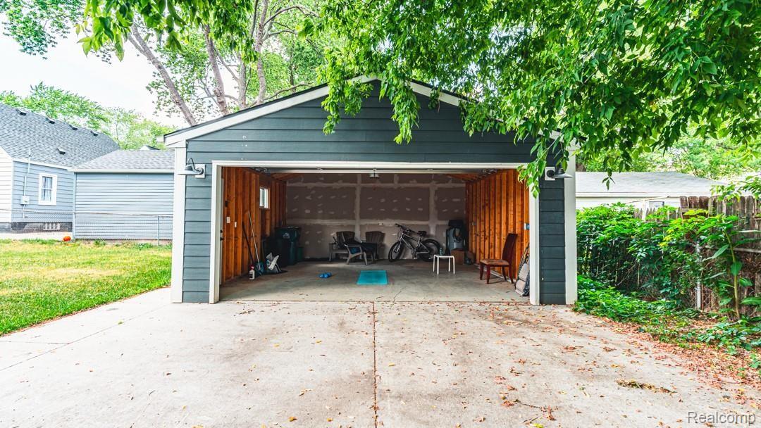 2656 Wakefield Road Berkley, MI 48072 - Photo 34 of 38 2656 Wakefield 16x9-20.jpg
