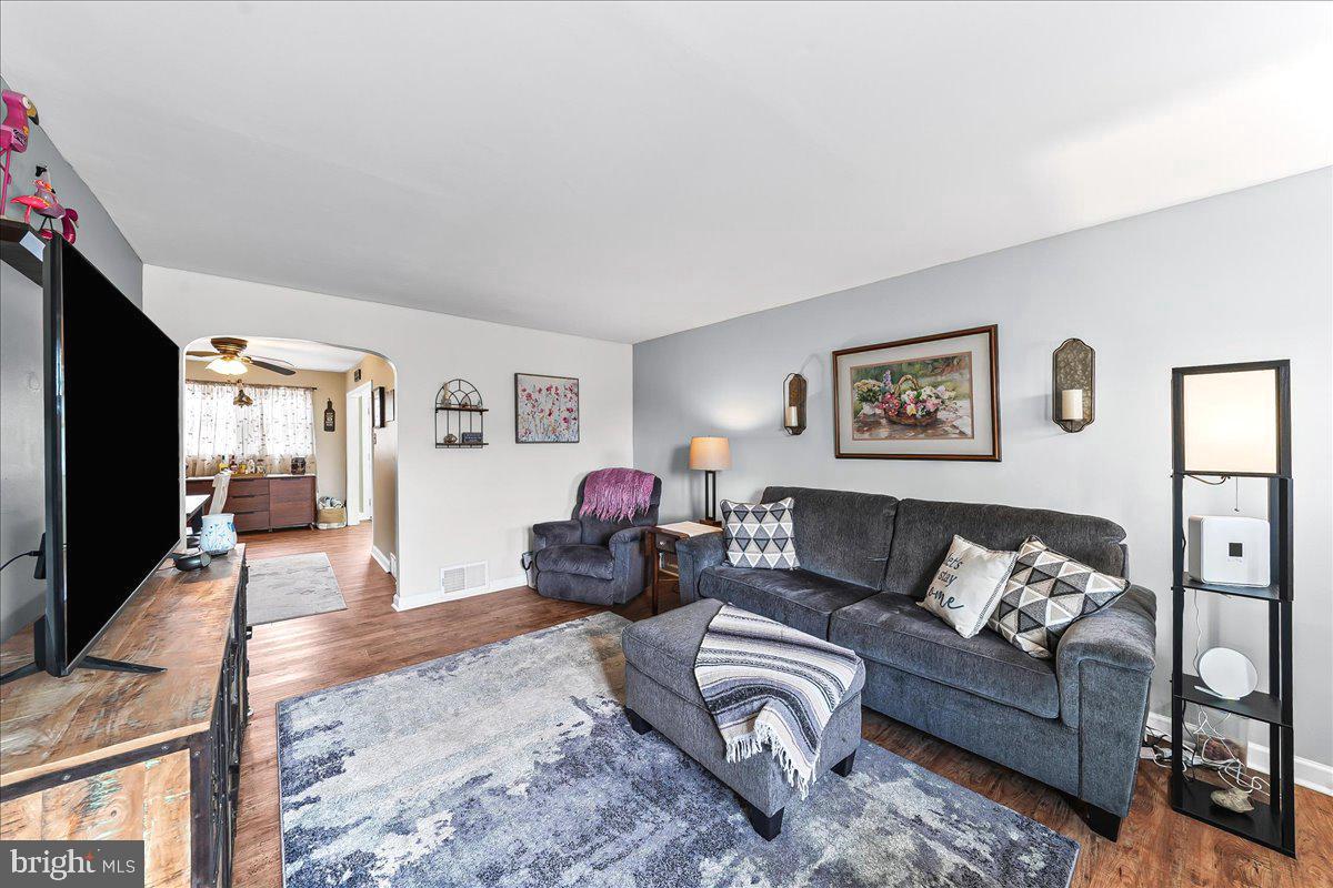2006 Kent Road Folcroft, PA 19032 - Photo 4 of 31 Gallery Image 4