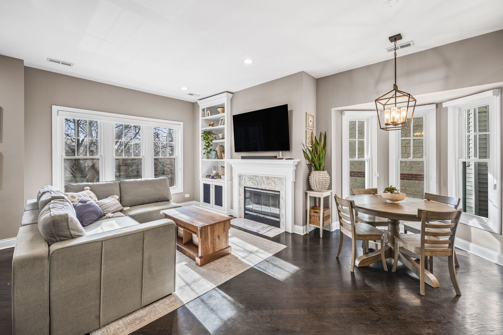 1318 West Fletcher Street, Unit 2W Chicago, IL 60657 - Photo 2 of 16