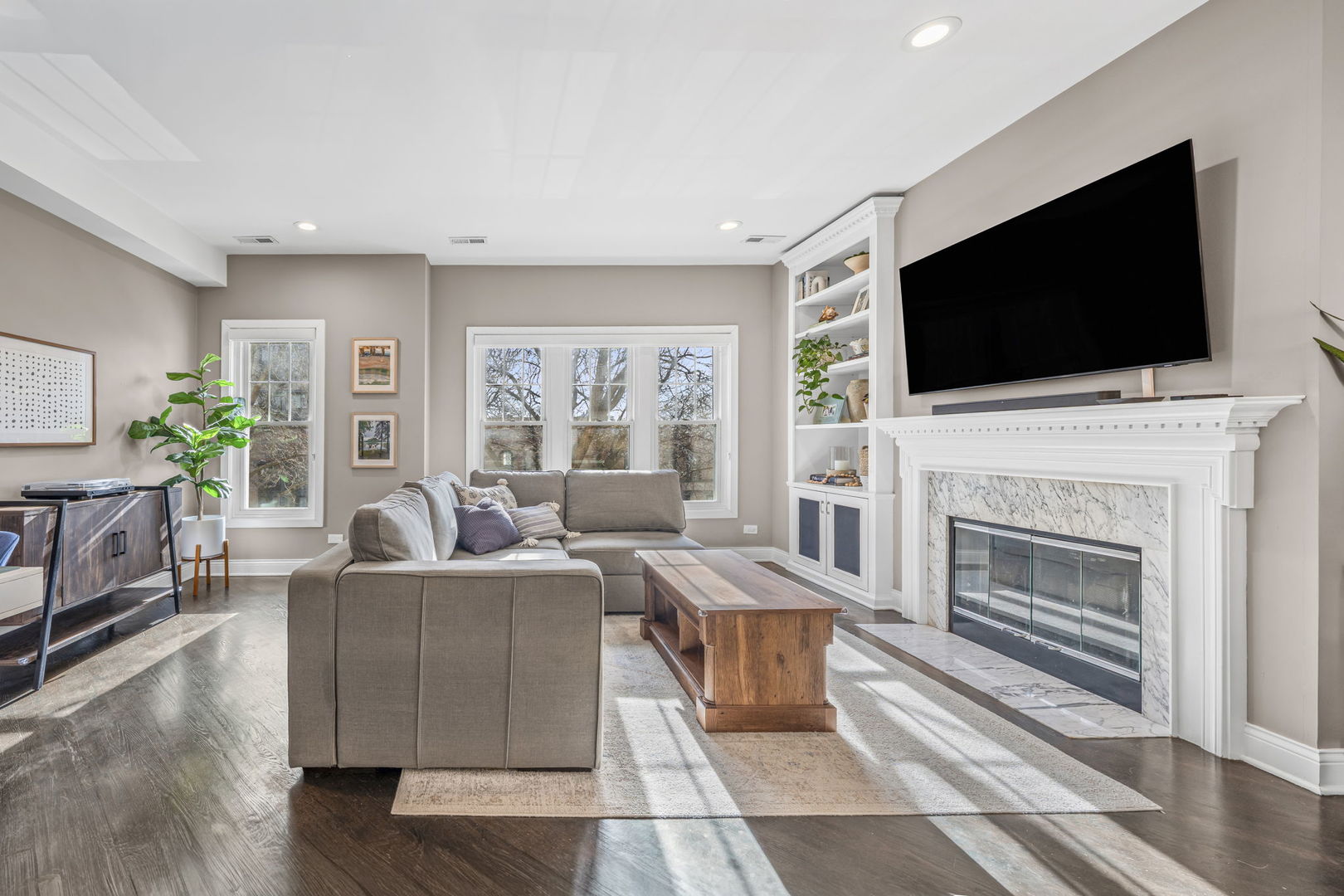 1318 West Fletcher Street, Unit 2W Chicago, IL 60657 - Photo 3 of 16