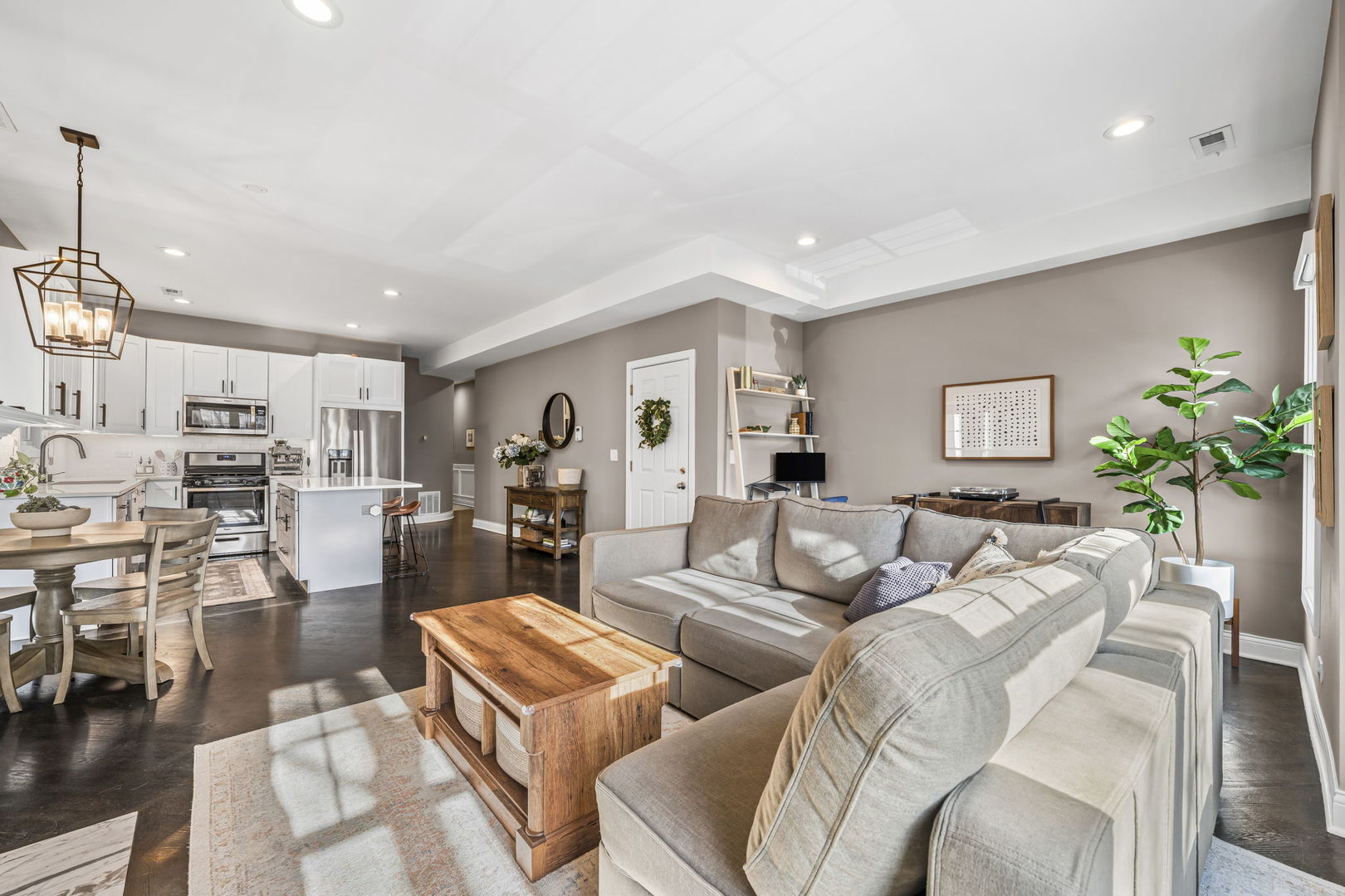 1318 West Fletcher Street, Unit 2W Chicago, IL 60657 - Photo 4 of 16