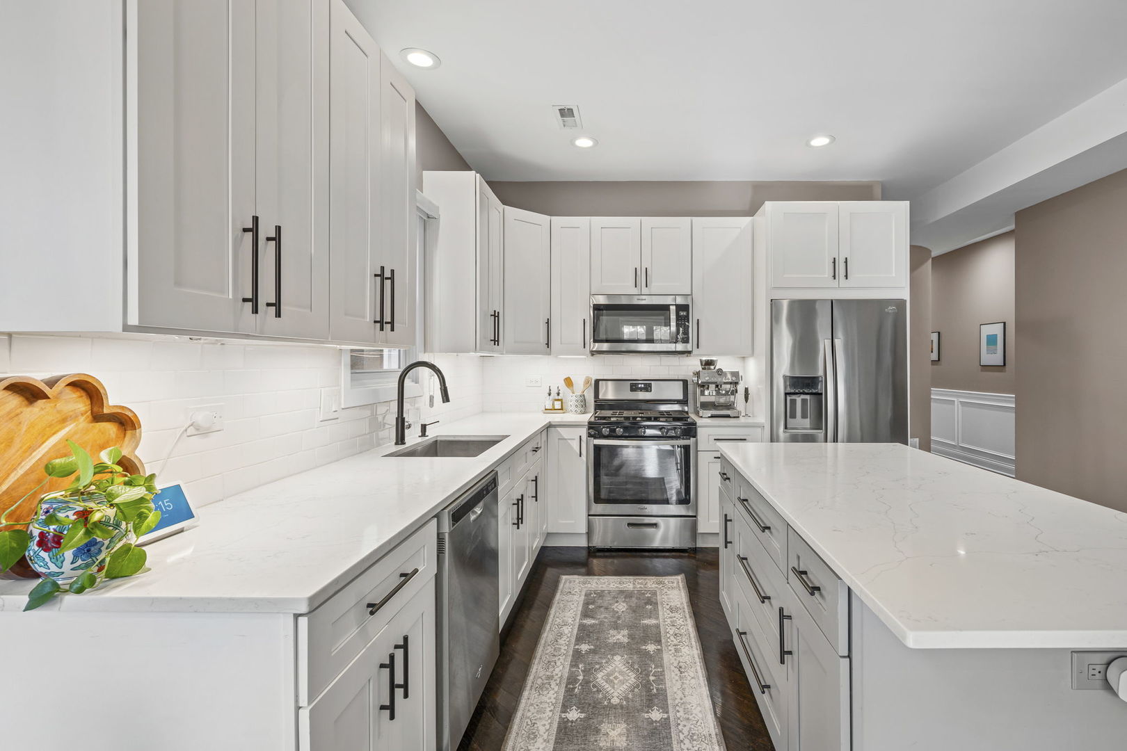 1318 West Fletcher Street, Unit 2W Chicago, IL 60657 - Photo 8 of 16