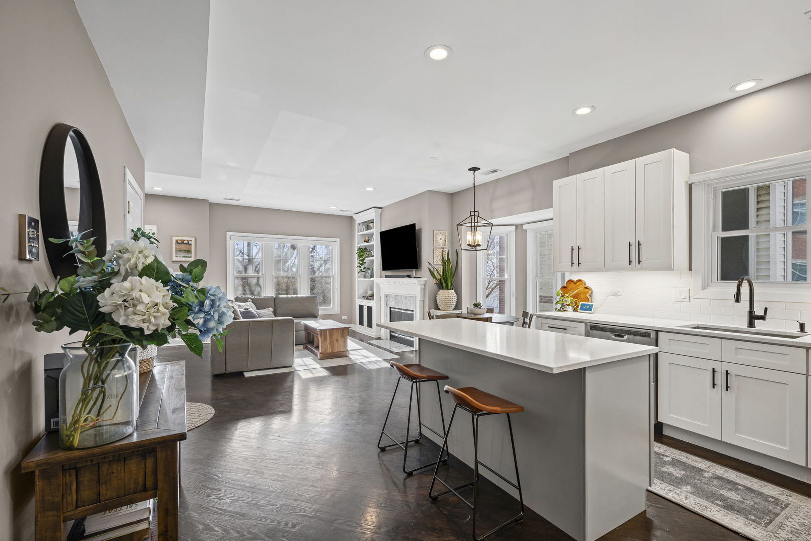 1318 West Fletcher Street, Unit 2W Chicago, IL 60657 - Photo 9 of 16