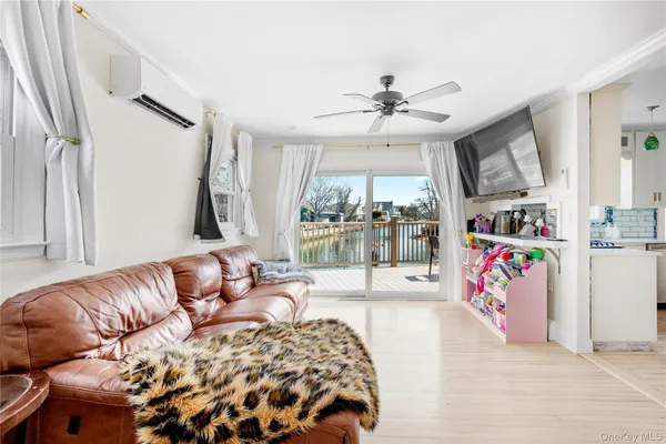 $799,999 | 2 East Lido Promenade, Unit PROM, Lindenhurst, NY 11757