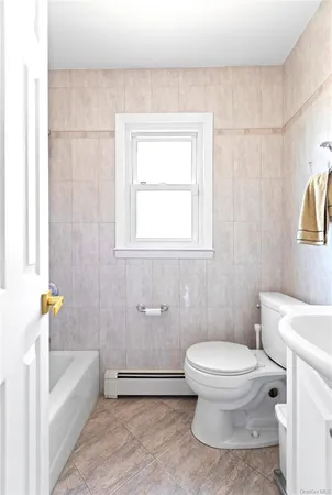 $799,999 | 2 East Lido Promenade, Unit PROM, Lindenhurst, NY 11757