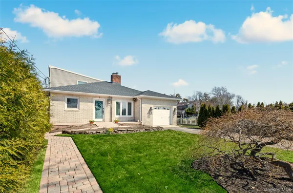 $799,999 | 2 East Lido Promenade, Unit PROM, Lindenhurst, NY 11757