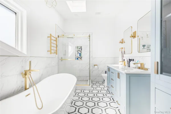 $799,999 | 2 East Lido Promenade, Unit PROM, Lindenhurst, NY 11757