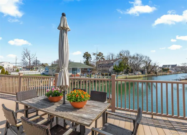 $799,999 | 2 East Lido Promenade, Unit PROM, Lindenhurst, NY 11757