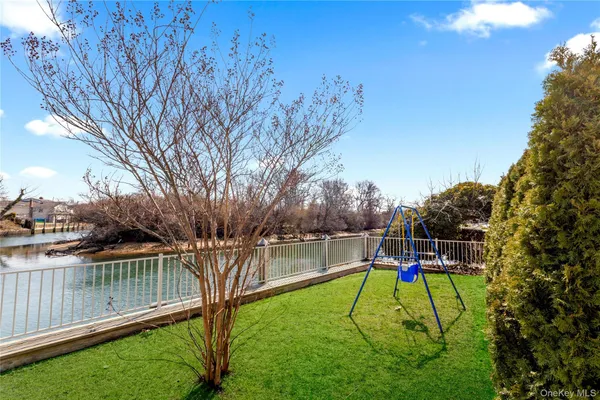 $799,999 | 2 East Lido Promenade, Unit PROM, Lindenhurst, NY 11757