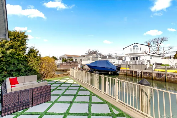 $799,999 | 2 East Lido Promenade, Unit PROM, Lindenhurst, NY 11757