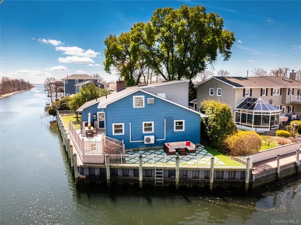 $799,999 | 2 East Lido Promenade, Unit PROM, Lindenhurst, NY 11757