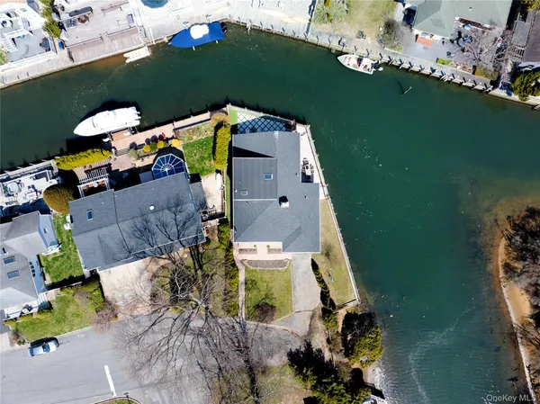 $799,999 | 2 East Lido Promenade, Unit PROM, Lindenhurst, NY 11757