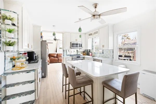 $799,999 | 2 East Lido Promenade, Unit PROM, Lindenhurst, NY 11757