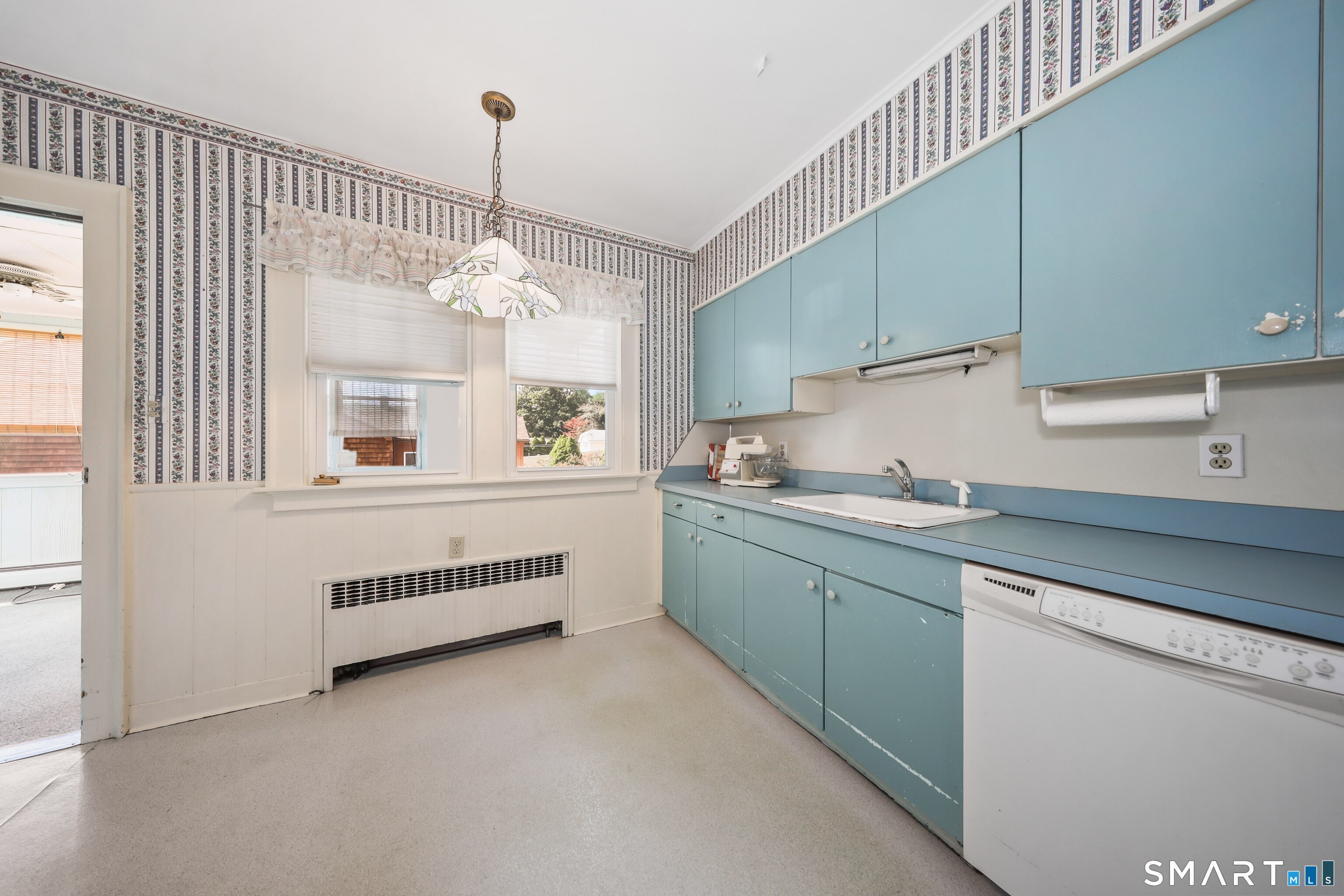 249 Montoe Road Waterbury, CT 06704 - Photo 5 of 40 Gallery Image 5