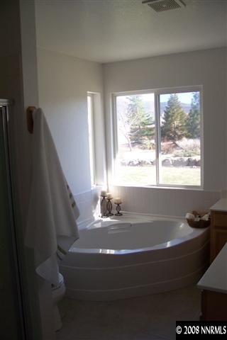 2000 Ron Way Reno, NV 89521 - Photo 5 of 9 a bathroom with a bathtub and a window
