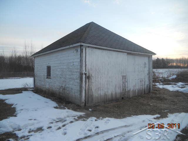 4591 Deep River Road Standish, MI 48658 - Photo 2 of 9 20035887-1.JPG