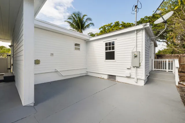 $550,000 | 640 Forest Hill Boulevard, West Palm Beach, FL 33405