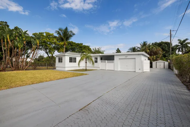 $550,000 | 640 Forest Hill Boulevard, West Palm Beach, FL 33405