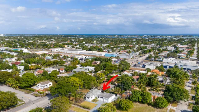 $550,000 | 640 Forest Hill Boulevard, West Palm Beach, FL 33405