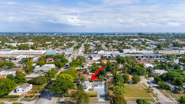 $550,000 | 640 Forest Hill Boulevard, West Palm Beach, FL 33405