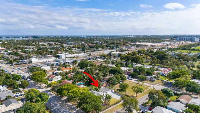 $550,000 | 640 Forest Hill Boulevard, West Palm Beach, FL 33405
