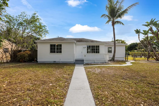 $550,000 | 640 Forest Hill Boulevard, West Palm Beach, FL 33405