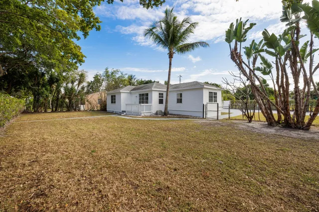 $550,000 | 640 Forest Hill Boulevard, West Palm Beach, FL 33405