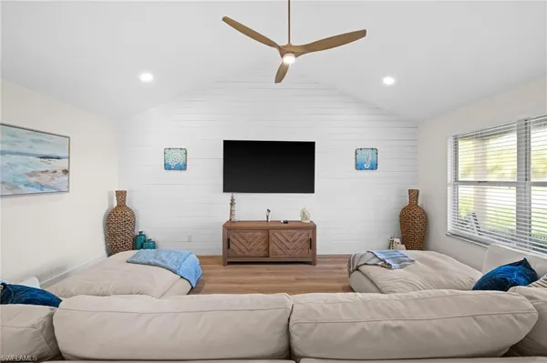 $3,495 | 738 95th Avenue North, Naples, FL 34108