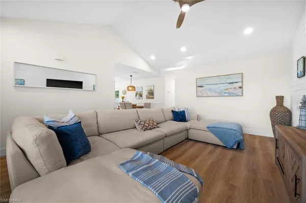 $3,495 | 738 95th Avenue North, Naples, FL 34108