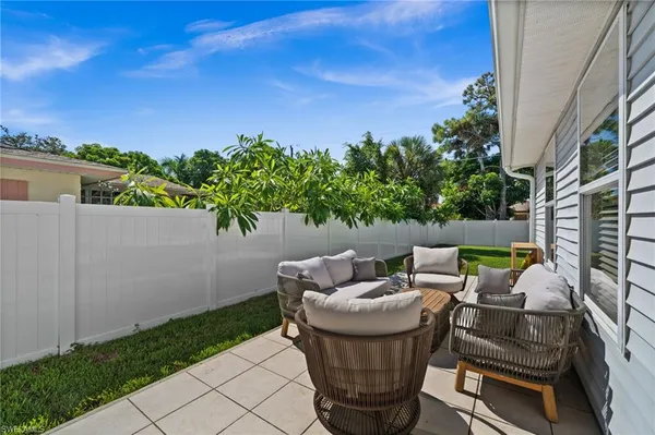 $3,495 | 738 95th Avenue North, Naples, FL 34108