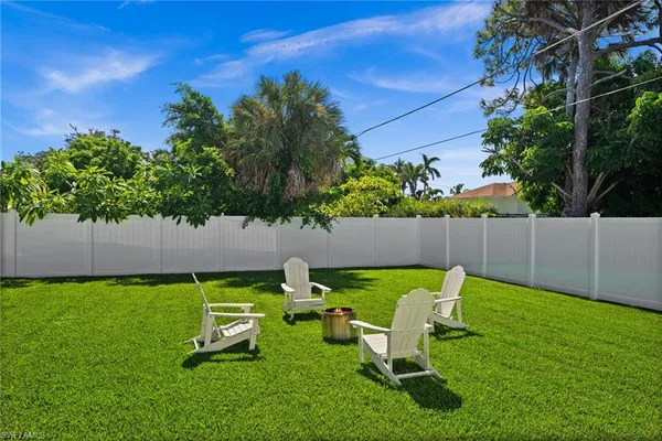 $3,495 | 738 95th Avenue North, Naples, FL 34108