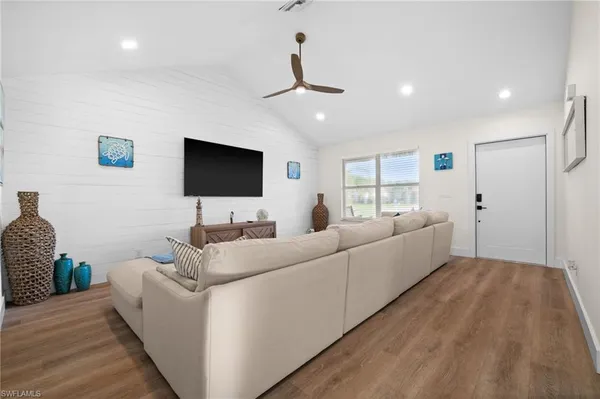 $3,495 | 738 95th Avenue North, Naples, FL 34108