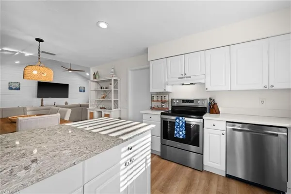 $3,495 | 738 95th Avenue North, Naples, FL 34108