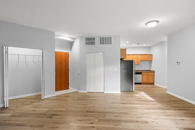 $2,193 | 2451 West Howard Street, Unit 106, Chicago, IL 60645