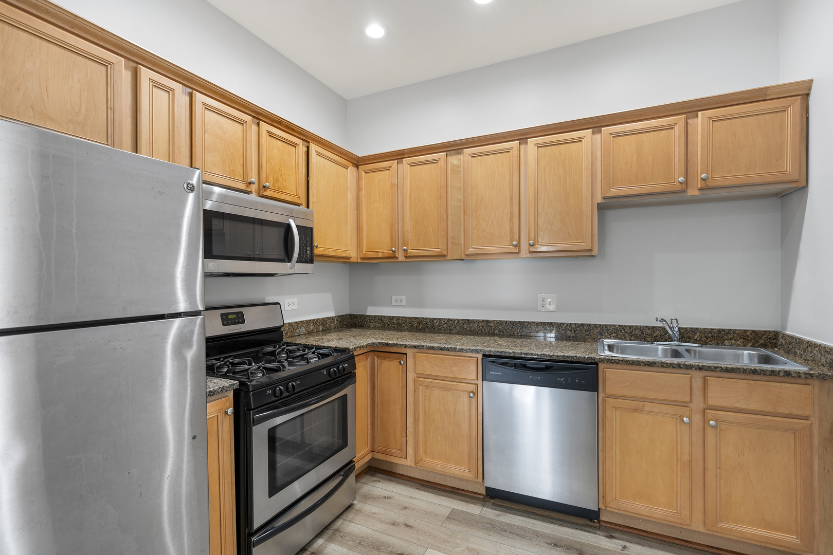 2451 West Howard Street, Unit 106 Chicago, IL 60645 - Photo 5 of 13