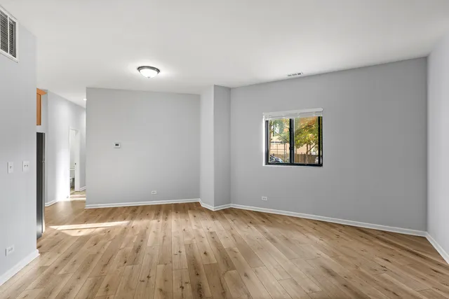 $2,193 | 2451 West Howard Street, Unit 106, Chicago, IL 60645