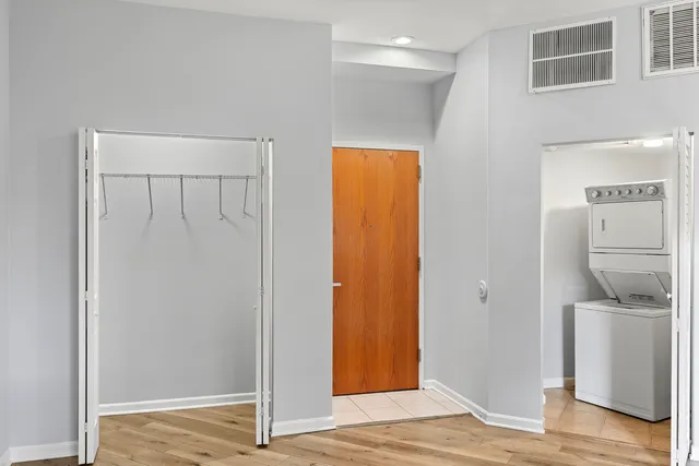 $2,193 | 2451 West Howard Street, Unit 106, Chicago, IL 60645