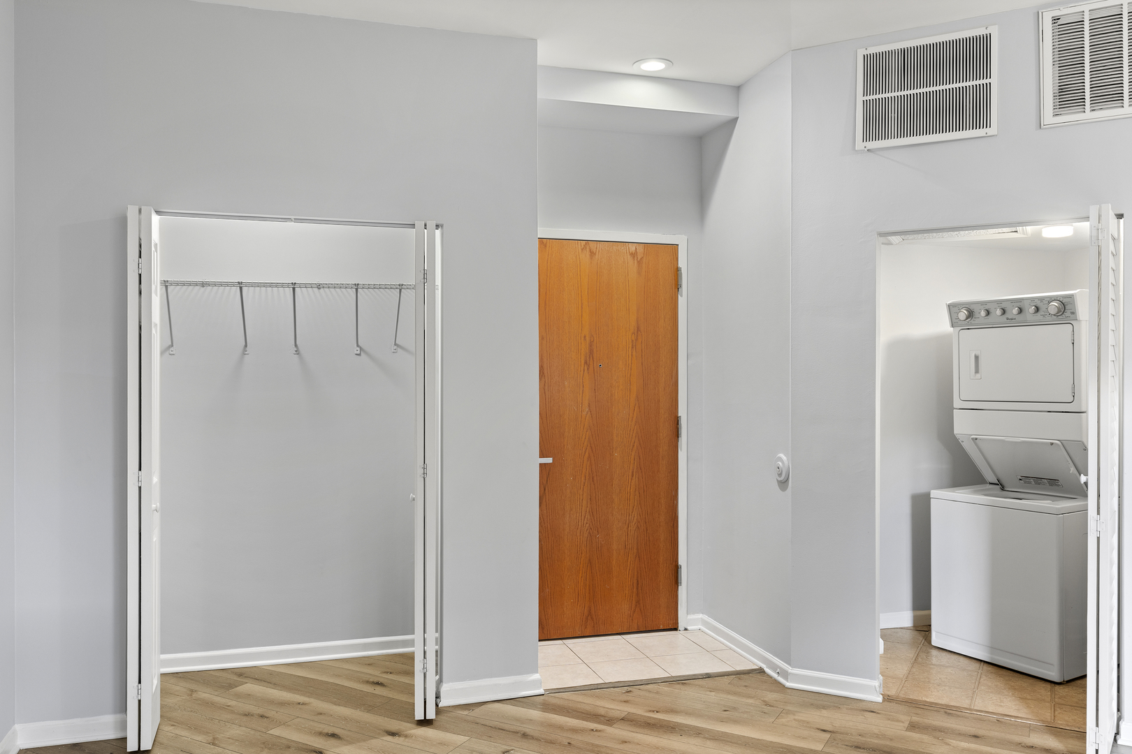 2451 West Howard Street, Unit 106 Chicago, IL 60645 - Photo 8 of 13