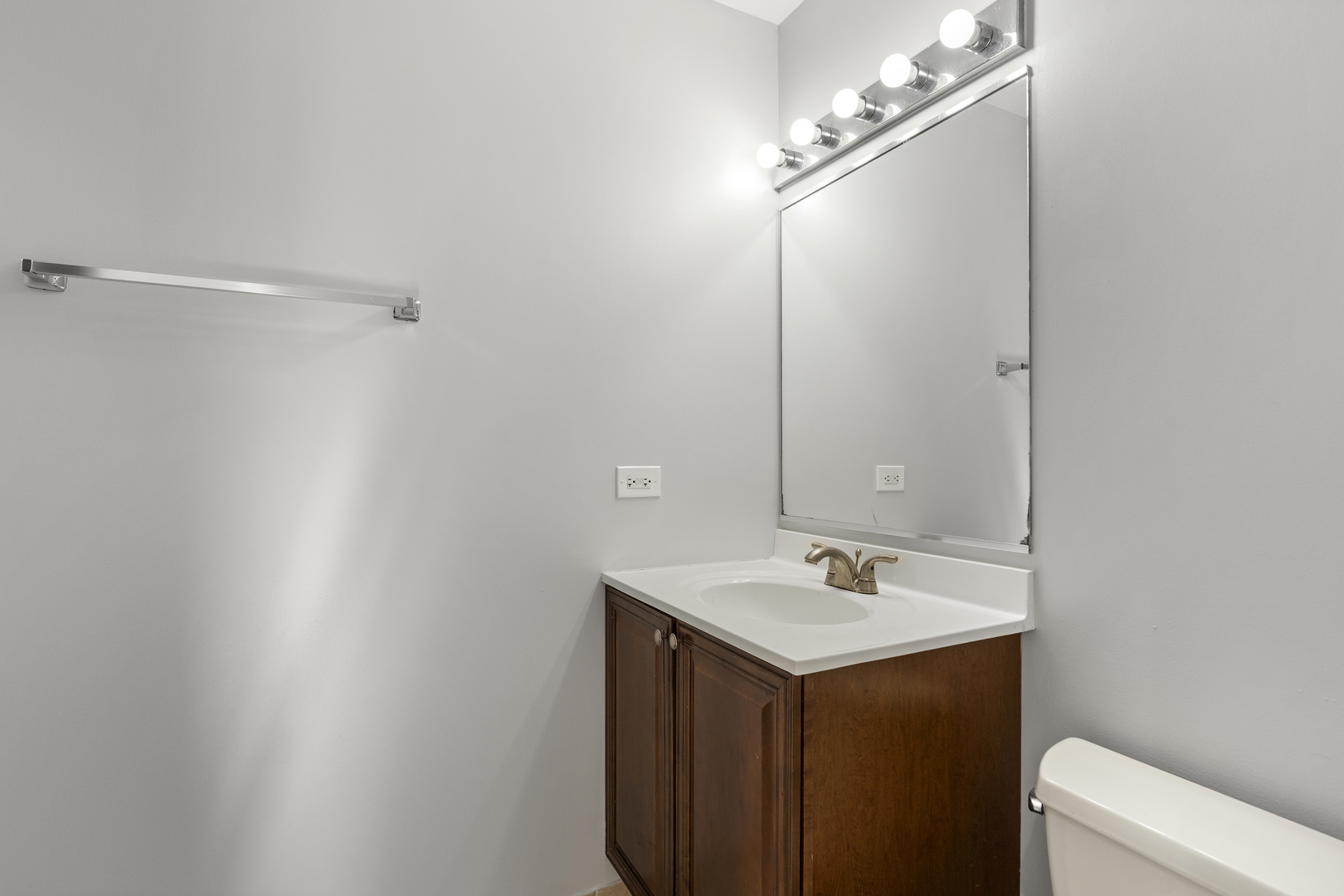 2451 West Howard Street, Unit 106 Chicago, IL 60645 - Photo 10 of 13